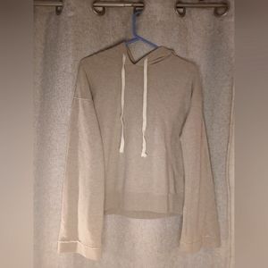 BRAND AND SIZE UNKNOW WOMENS SMALL CREAM SWEATER